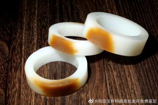 今天来说说为什么和田玉籽料手镯比山料手镯贵那么多?