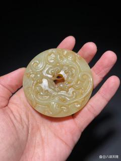 老和田玉黄玉螭龙纹玉璧,古韵风华