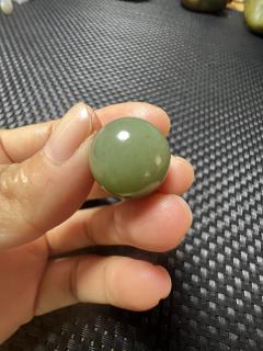 #女神最想得到的礼物# 和田玉籽料青玉珠子,6.2克,珠型圆润饱满,肉质
