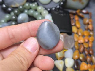 10.7克青花籽料.圆润的和田玉籽料吊坠