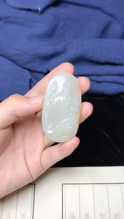 新疆和田玉籽料挂件牌子伏虎罗汉,白度上佳料子油润滋腻,天然皮色,毛