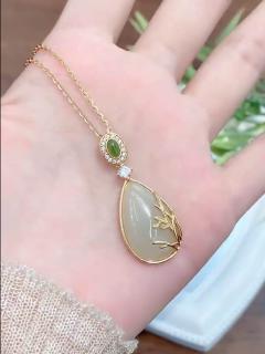 和田玉吊坠怎样搭配链子?银链是传统与现代的黄���组合✨
