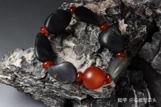 论一串和田玉青花原籽背后的审美