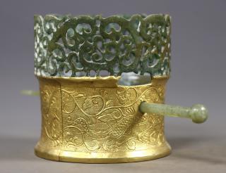 臻品旧藏老和田玉包金錾刻帽冠 高10厘米,长20厘米,宽9.5厘米,重225克