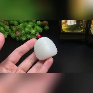 和田玉吊坠这样戴,气质翻倍✨