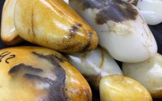 和田玉原石看皮看肉,投资200万翻到1个亿,大赚
