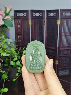 和田玉青玉普贤菩萨吊坠这样戴才显气质